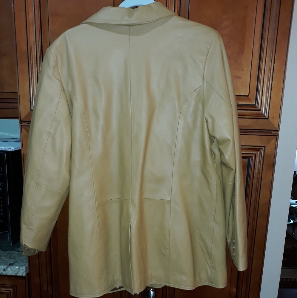 Blazer - Picture 2 of 4